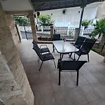 Semesterbostad Traditional Stone House-ideal For Families *
