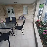 Traditional Stone House-ideal For Families