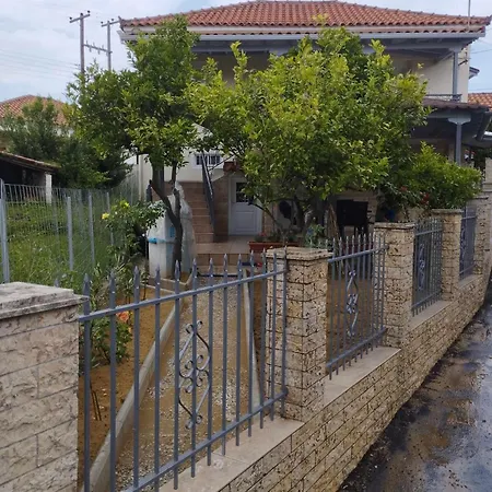 Traditional Stone House-ideal For Families Semesterbostad