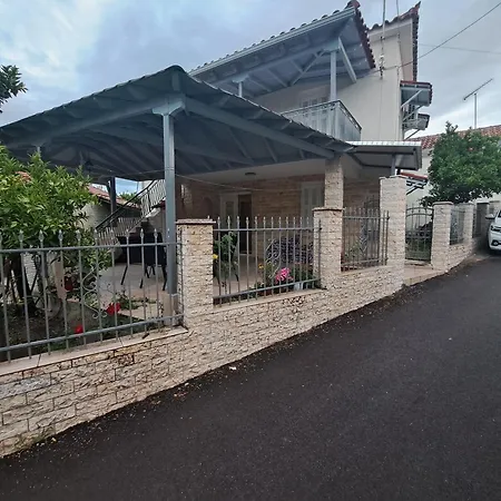 Traditional Stone House-ideal For Families