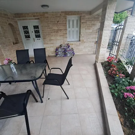 Traditional Stone House-ideal For Families