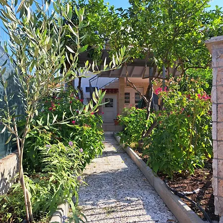 Holiday home Traditional Stone House-ideal For Families *