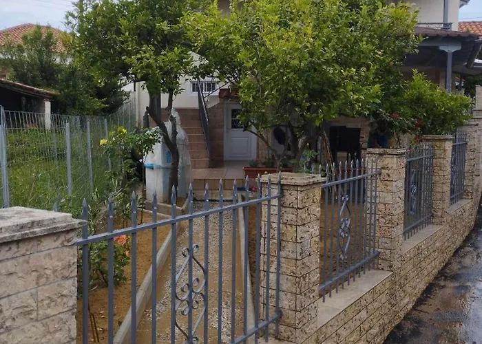 Traditional Stone House-ideal For Families Feriehus