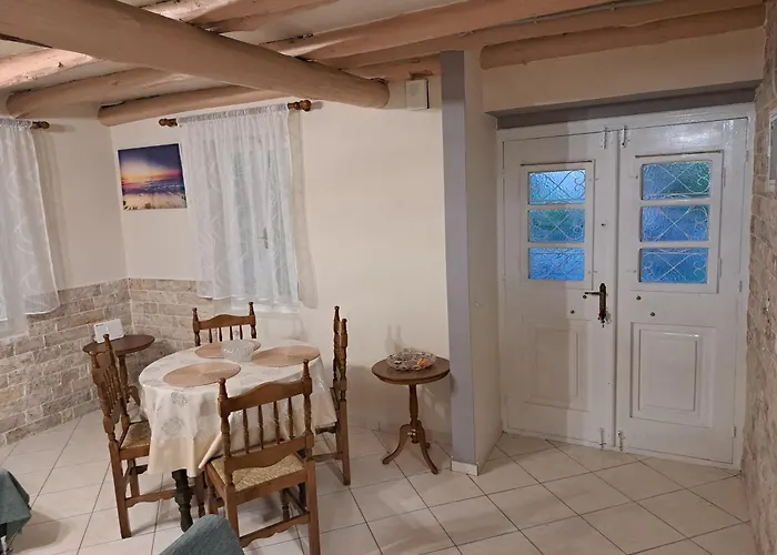 Traditional Stone House-ideal For Families Дом отдыха *