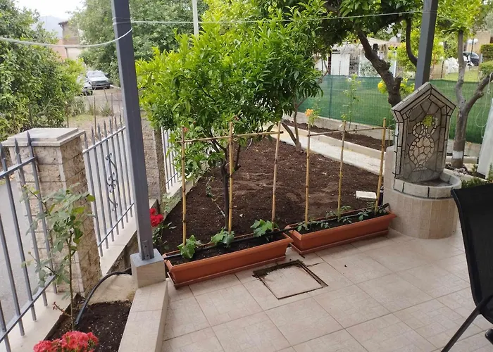 Traditional Stone House-ideal For Families