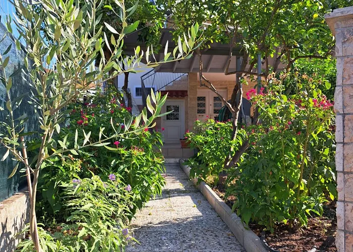 Feriehus Traditional Stone House-ideal For Families *